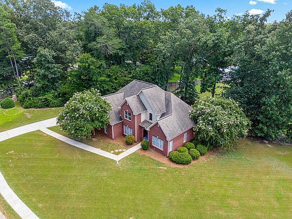 3rd image of 900 Whispering Pines Cir