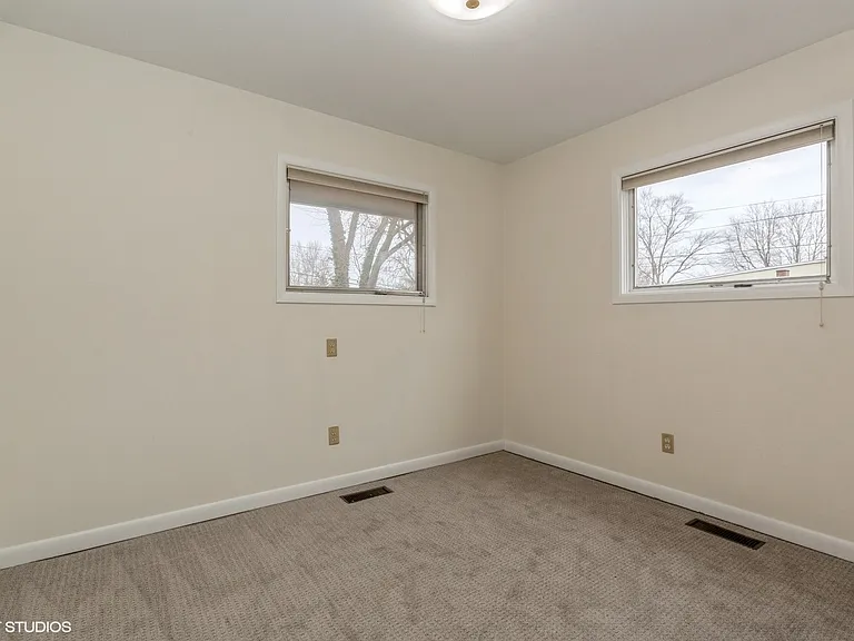 121 Belmont Ct — Photo 11