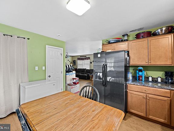 5th image of 320 Twigg Dr
