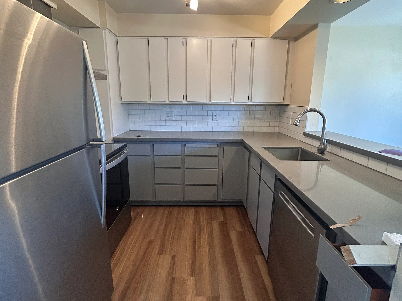 3 bed, 950 sqft, $3,200 — Photo 2