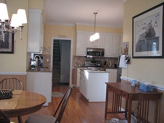 Kitchen w/Breakfast Nook