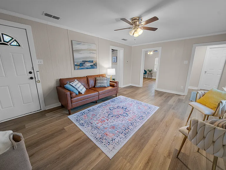 510 Hogg St — Photo 2