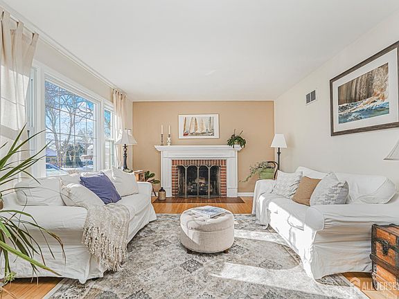 5th image of 125 Garretson Cir