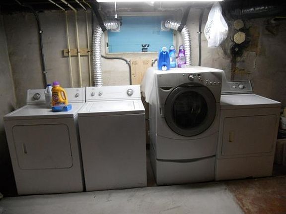 washer/dryer in shared basement