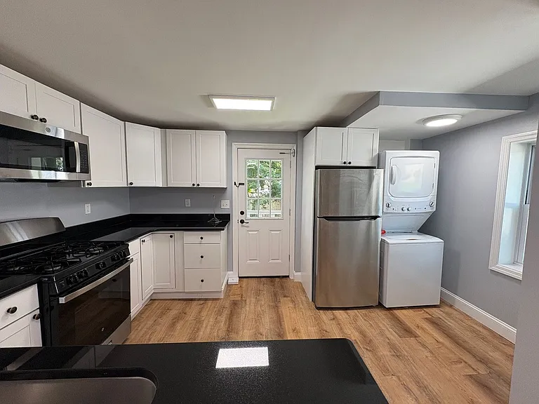 213 Dewitt Ave — Photo 8