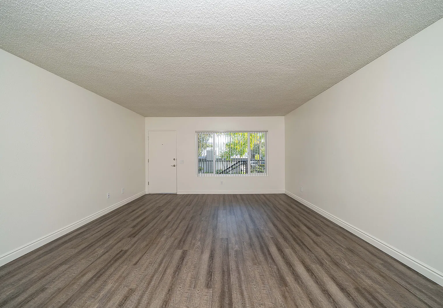 2 bed, 1100 sqft, $2,745 — Photo 1