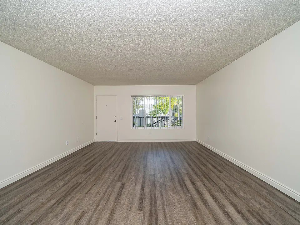 1120 Meadowlake Dr #2