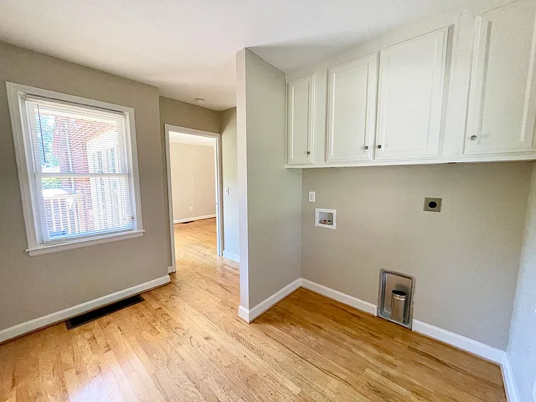 1051 S Holly St — Photo 19