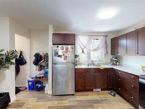 3rd image of 14 Cambrai Ave