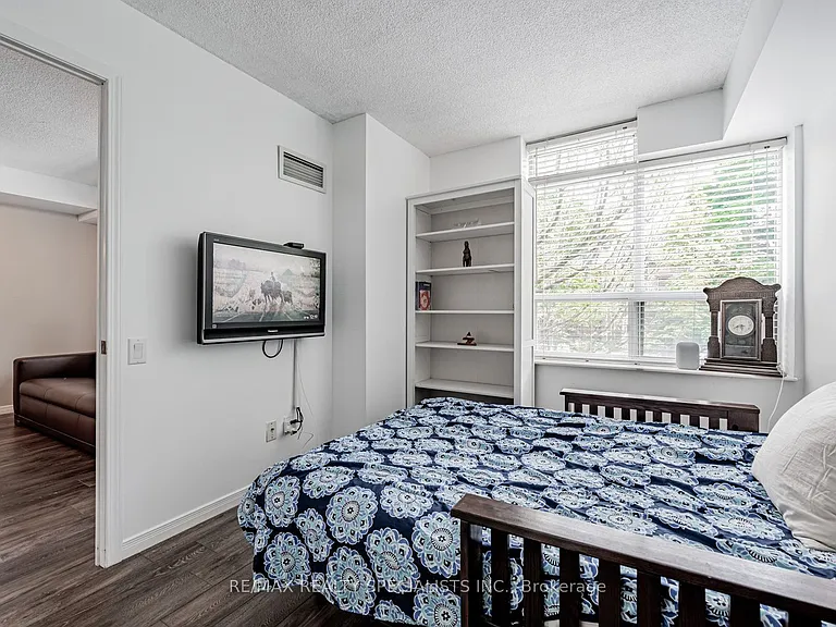 140 Bathurst St #208 — Photo 22