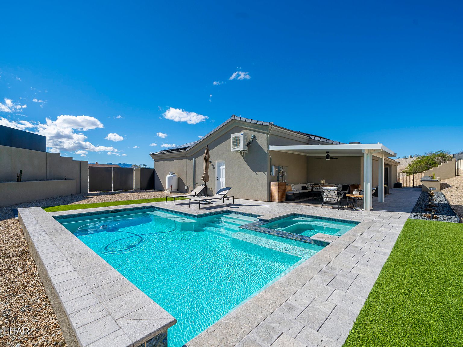 クラブハウス　パッカブル Clam Jason Mitchell X5000 Thermal Hub Shelter - 17485 | Blain's