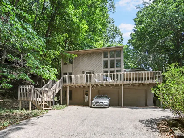 4719 Fox Hill Ln, Macatawa, MI 49434