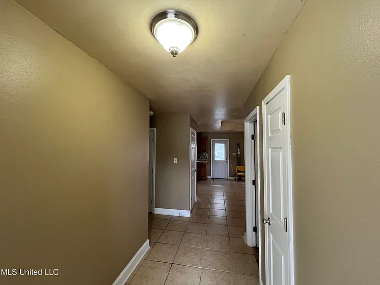 6165 E Lamar St — Photo 3