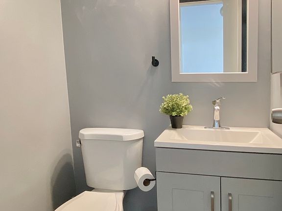 4th image of 522 1/2 N Avenue 50