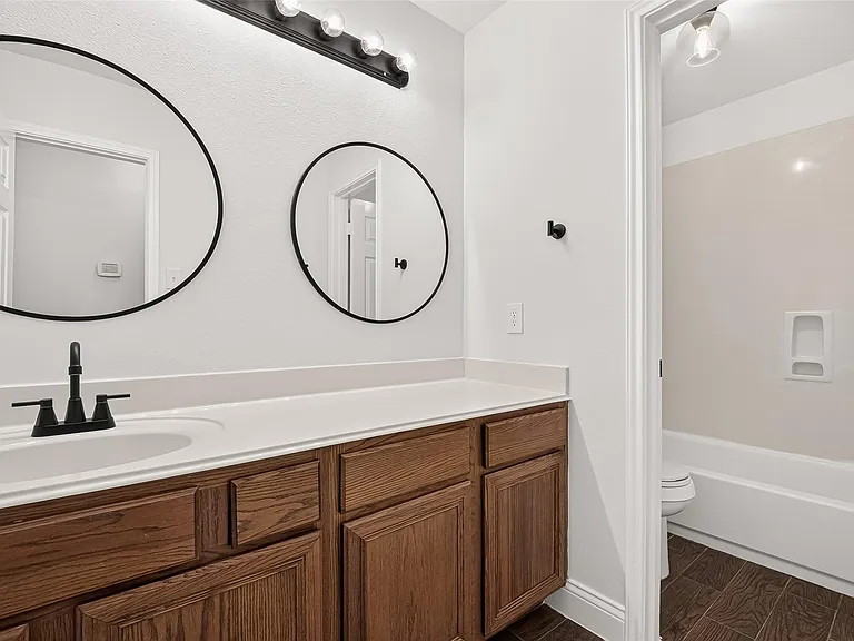 20707 Pine Rain Ct — Photo 35