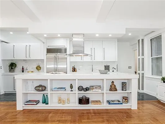 Sold by Avenue Sotheby's International Realty | media 27