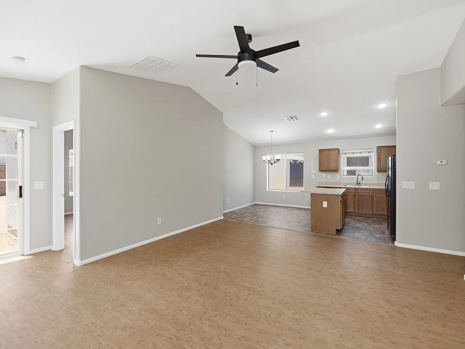 3 bed, 1471 sqft, $2,000 — Photo 3