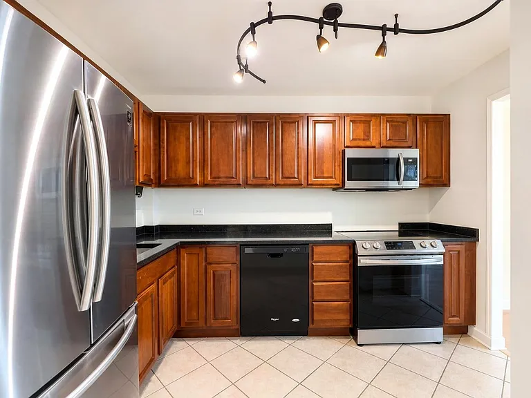 3550 N Lake Shore Dr #1806 — Photo 12