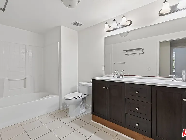 360 Avenue 26 #107 — Photo 32