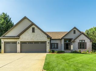 4036 Pine Ridge Ct, Fenton, MI 48430