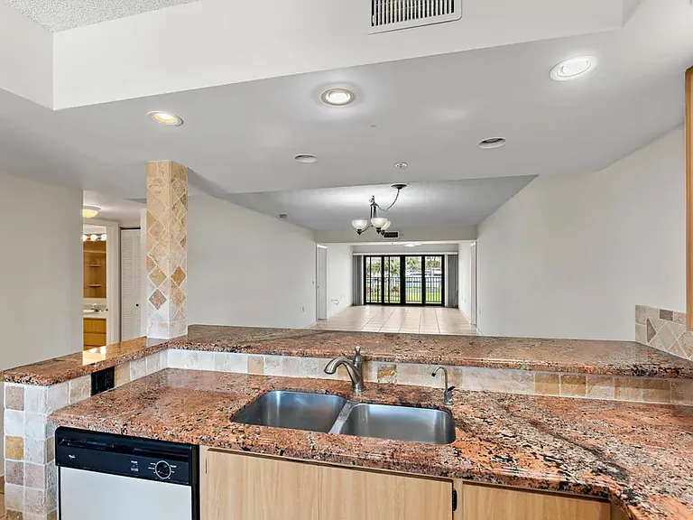 801 Seafarer Cir #302 — Photo 7