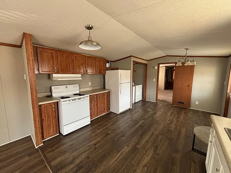 1514 Avalon Dr — Photo 7