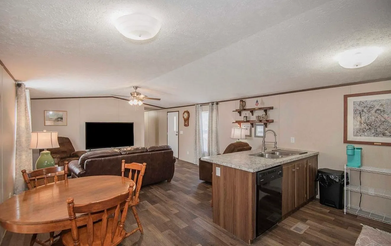 2 bed, 1200 sqft, $1,750 — Photo 2