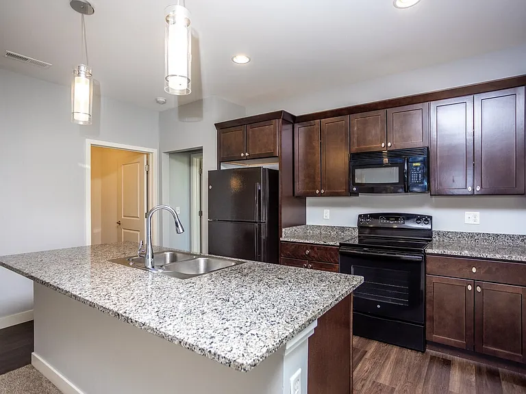 1583 McCleary Ln — Photo 1