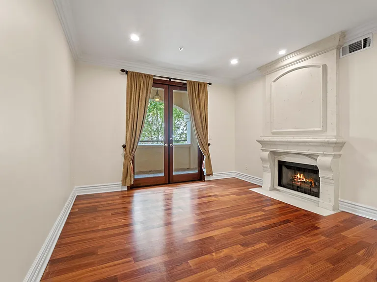 10364 Almayo Ave #201 — Photo 12