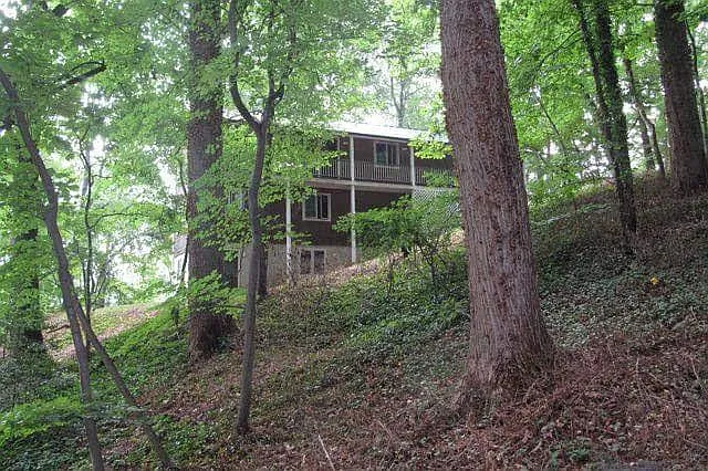 402 Forest Beach Rd — Photo 2