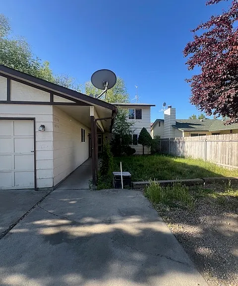 1896 N Allumbaugh St — Photo 1