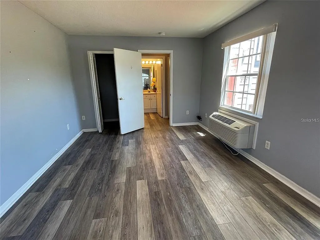 1 bed, 1.0 bath, 348 sqft, $950 — Photo 4