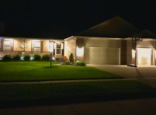 1201 Edgeview Dr, Mahomet, IL
