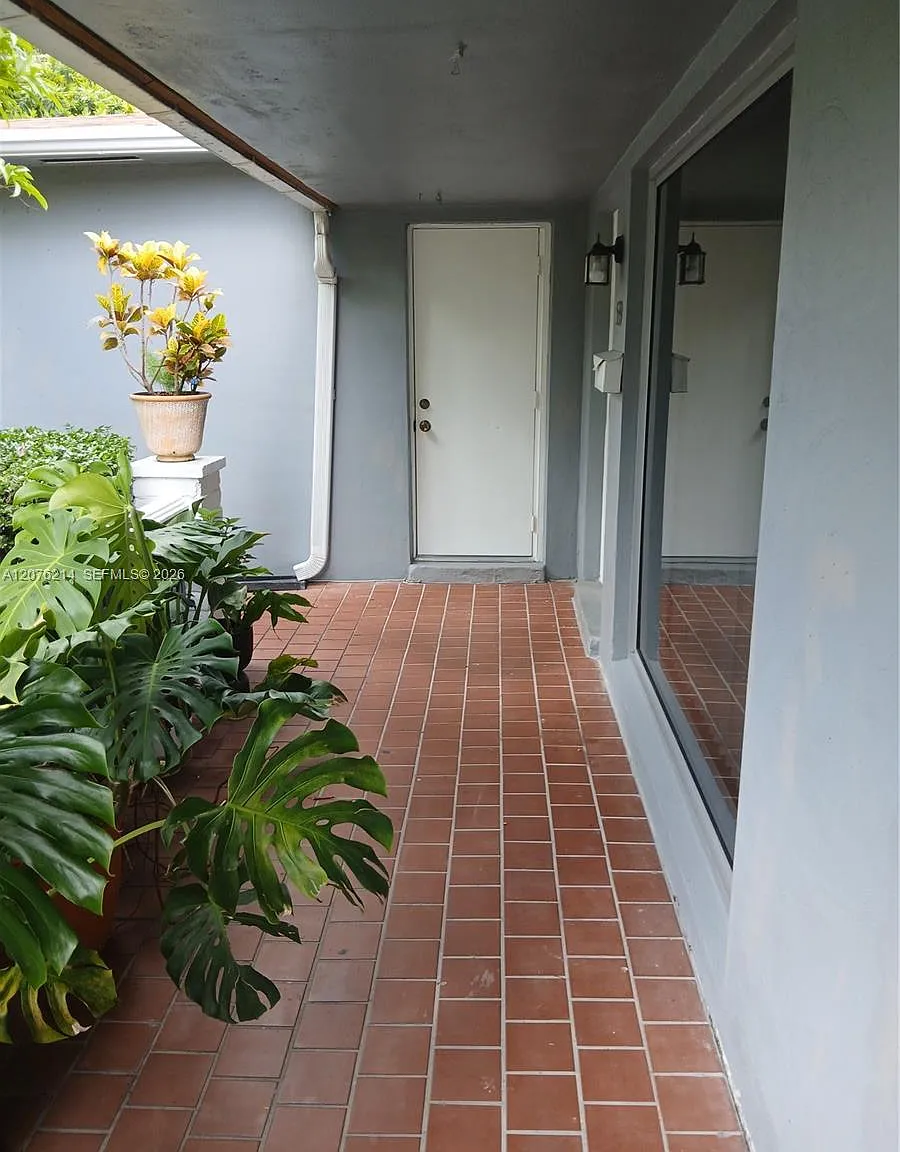 Hollywood Hills — Photo 2