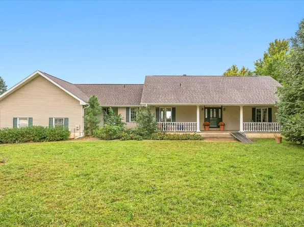 21001 Hawk Ln, Council Bluffs, IA 51503