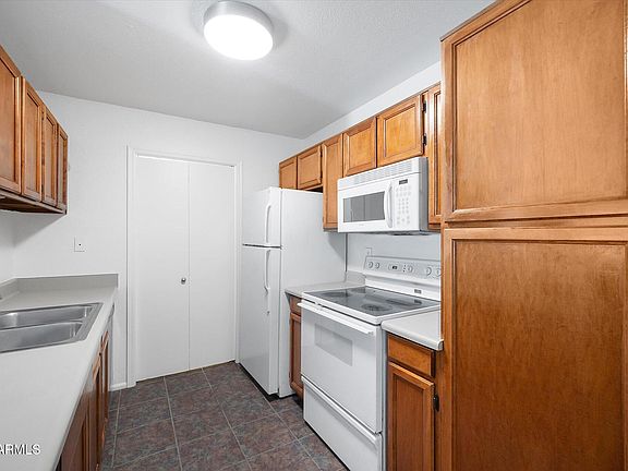 3rd image of 623 W Guadalupe Rd Unit 130