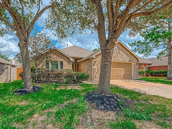 3rd image of 17926 Castle Heath Ln