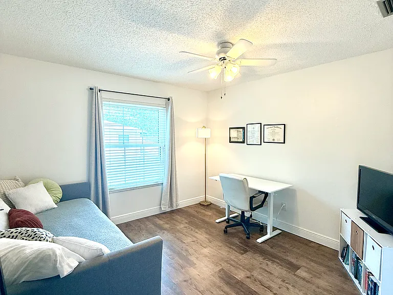11801 Foxrun Ln — Photo 25