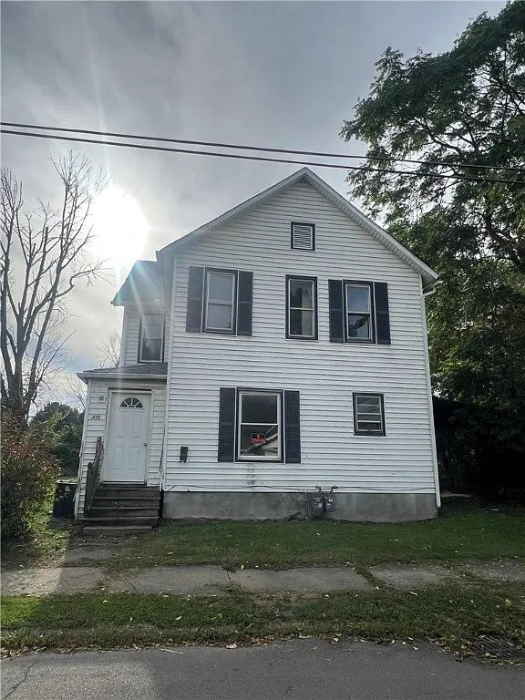 411 Dewitt Ave photo 1