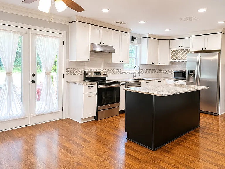 3270 Stratton Ln — Photo 5