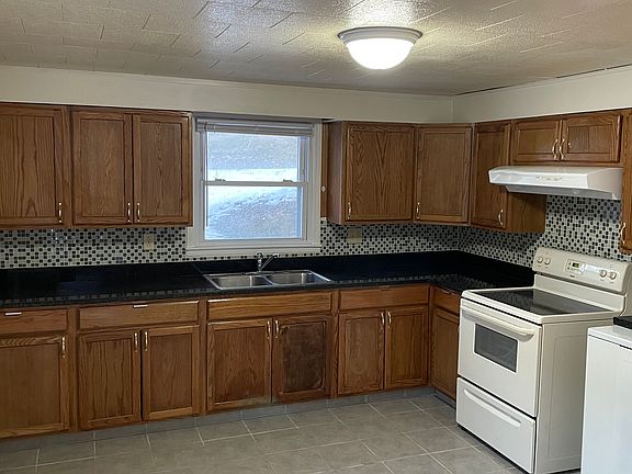 4th image of 403 Marlington St #5