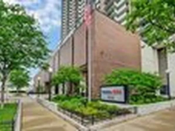 6033 N Sheridan Rd APT 17H, Chicago, IL 60660