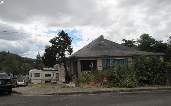 2nd image of 1408 SE Thompson St
