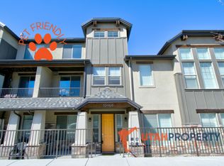 10464 S Beetdigger Blvd, Sandy, UT 84070