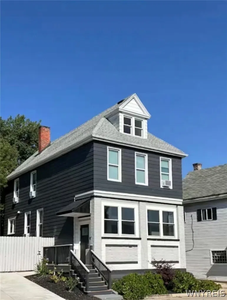 4 bed, 2.0 bath, 1504 sqft, $3,400 — Photo 1