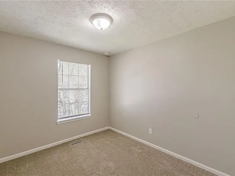 402 Bainbridge Dr #402 — Photo 8