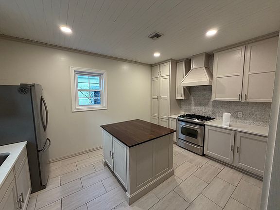 4th image of 315 Adrienne St