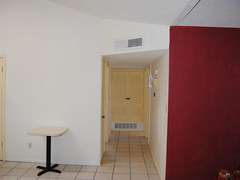 5524 Oakbriar Cir #B — Photo 6