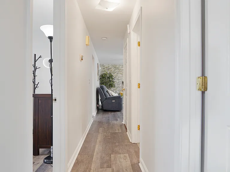 18 E Derry Rd — Photo 20