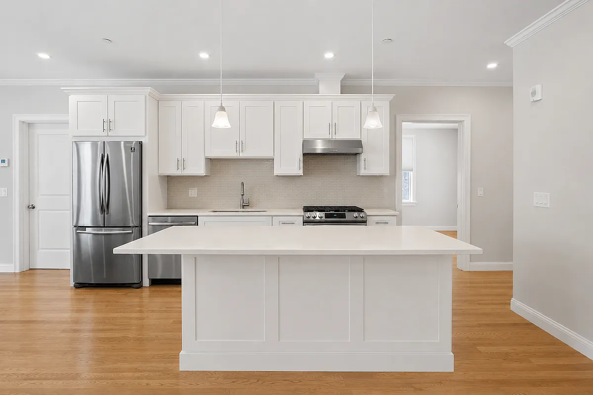 Building Photo - 54 Waverly St #1